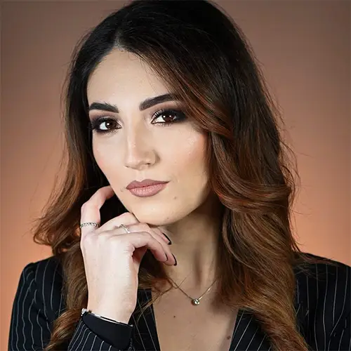 Angela Buonanno makeup artist e formatrice a Cesa (Cesa, Caserta – area Napoli), fondatrice ABIPRO Beauty Academy