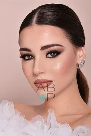 Corso di Potenziamento Sposa a Cesa ((Caserta, napoli)): tecnica bridal, basi viso, contouring e look sposa su misura.